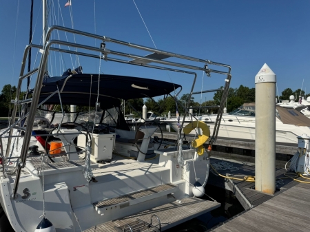 Beneteau Oceanis 51.1 Solar Arch with Davits