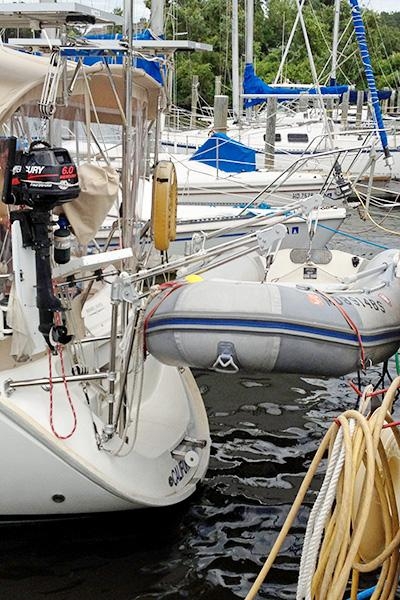 1400 Rotating Davits (Capacity of 250 lbs.)