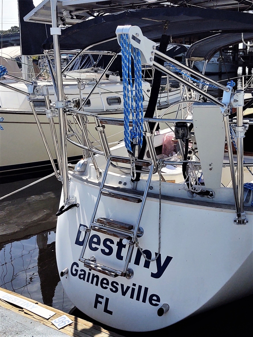 1400 Rotating Davits (Capacity of 250 lbs.)